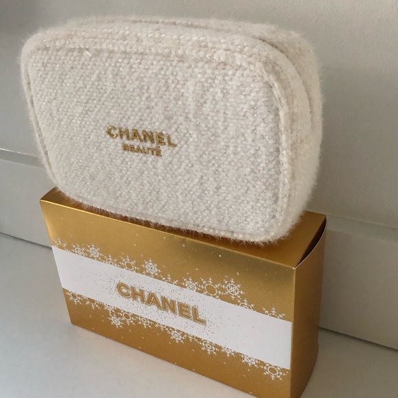Chanel Beauty 2024 Holiday Cosmetic Pouch - Picture 2 of 9